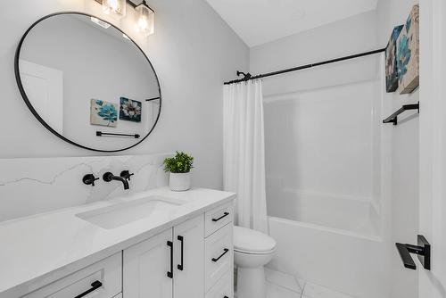 1938 Hemmerling Court, Kelowna, BC - Indoor Photo Showing Bathroom