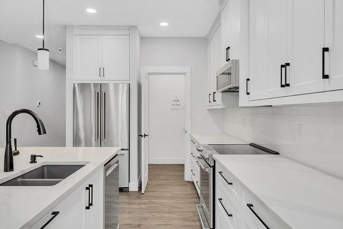 1938 Hemmerling Court, Kelowna, BC - Indoor Photo Showing Kitchen With Double Sink With Upgraded Kitchen