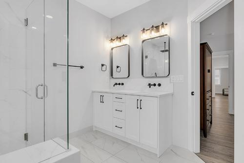 1938 Hemmerling Court, Kelowna, BC - Indoor Photo Showing Bathroom