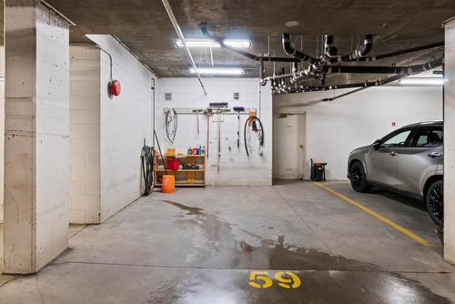 314-555 Houghton Road, Kelowna, BC - Indoor Photo Showing Garage