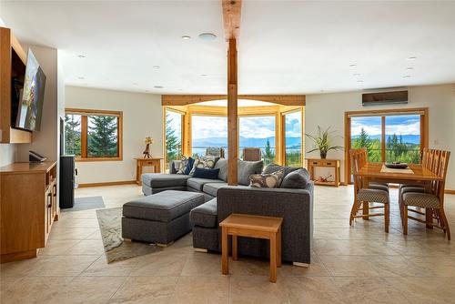 8100, 8104 Silver Star Road, Vernon, BC - Indoor Photo Showing Living Room