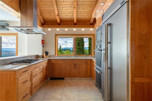 8100, 8104 Silver Star Road, Vernon, BC - Indoor Photo Showing Kitchen