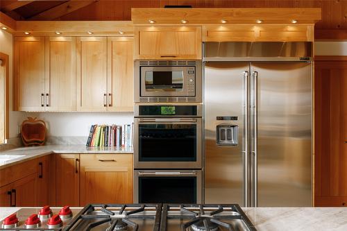 8100, 8104 Silver Star Road, Vernon, BC - Indoor Photo Showing Kitchen