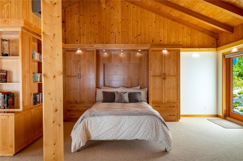 8100, 8104 Silver Star Road, Vernon, BC - Indoor Photo Showing Bedroom