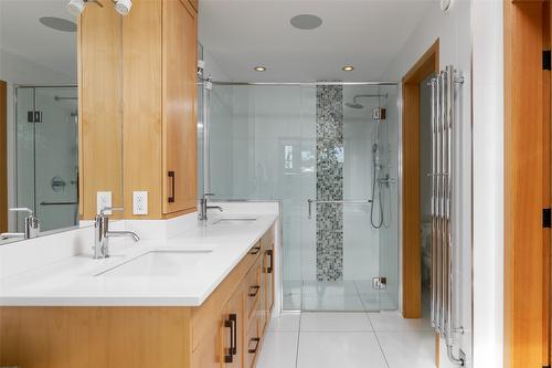 8100, 8104 Silver Star Road, Vernon, BC - Indoor Photo Showing Bathroom