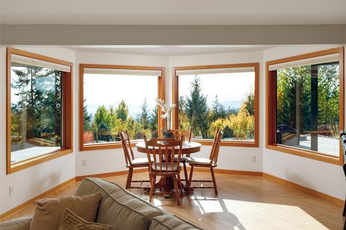 8100, 8104 Silver Star Road, Vernon, BC - Indoor Photo Showing Living Room