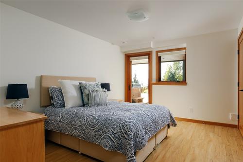 8100, 8104 Silver Star Road, Vernon, BC - Indoor Photo Showing Bedroom