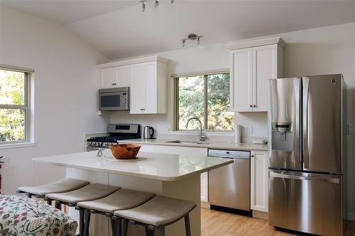 8100, 8104 Silver Star Road, Vernon, BC - Indoor Photo Showing Kitchen