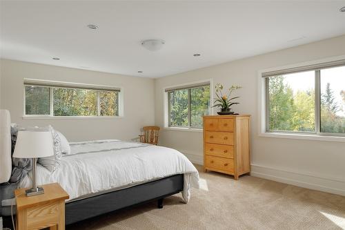 8100, 8104 Silver Star Road, Vernon, BC - Indoor Photo Showing Bedroom