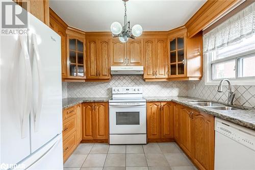 50 St Andrews Boulevard, Toronto, ON - Indoor Photo Showing Kitchen With Double Sink