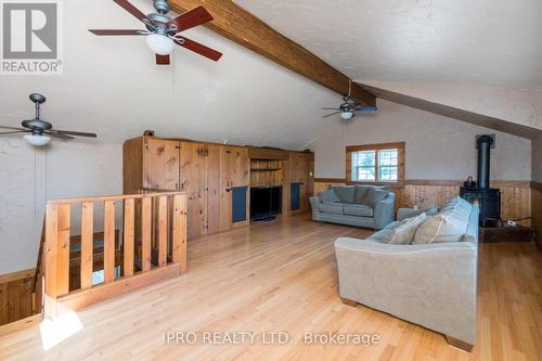 5390 8Th Line, Erin, ON - Indoor Photo Showing Living Room