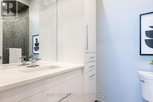 908 Bishop Place, Hamilton, ON - Indoor Photo Showing Bathroom