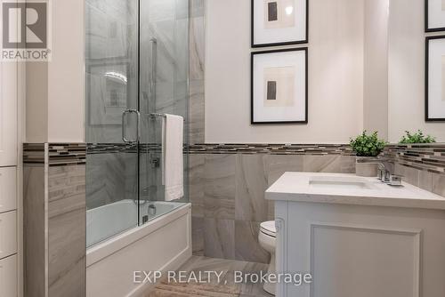 908 Bishop Place, Hamilton, ON - Indoor Photo Showing Bathroom