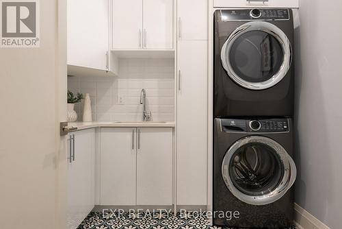 908 Bishop Place, Hamilton, ON - Indoor Photo Showing Laundry Room