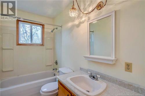 8 Windymere Drive, Sackville, NB - Indoor Photo Showing Bathroom