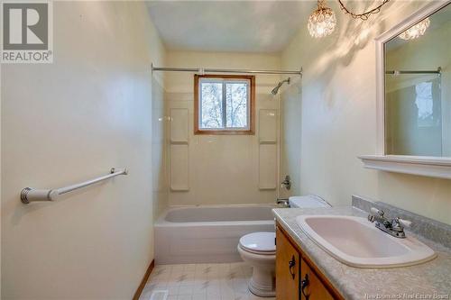 8 Windymere Drive, Sackville, NB - Indoor Photo Showing Bathroom