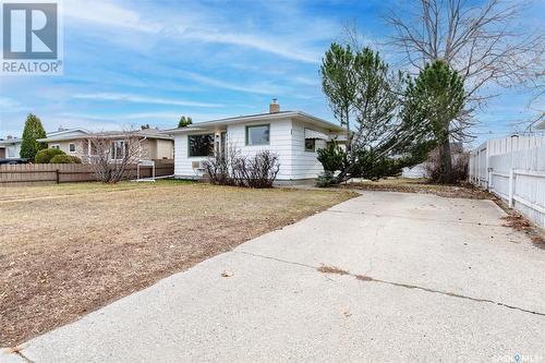 1017 Hastings Street, Moose Jaw, SK - Outdoor