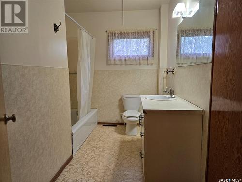 211 Main Street, Hodgeville, SK - Indoor Photo Showing Bathroom