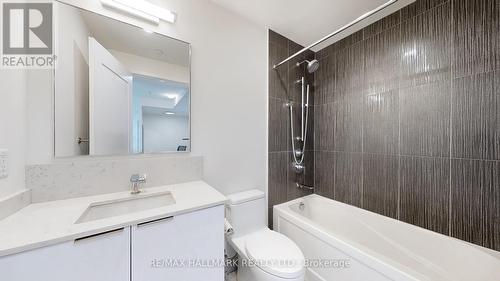 4008 - 28 Freeland Street S, Toronto, ON - Indoor Photo Showing Bathroom