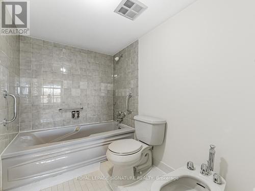 Lower - 250 Kinmount Crescent, Oshawa, ON - Indoor Photo Showing Bathroom