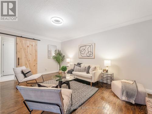 17 Chapais Crescent, Toronto, ON - Indoor Photo Showing Living Room