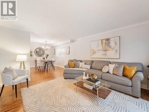 17 Chapais Crescent, Toronto, ON - Indoor Photo Showing Living Room