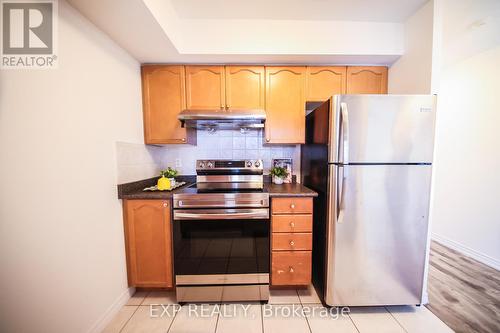 939 - 18 Mondeo Drive, Toronto, ON - Indoor Photo Showing Kitchen