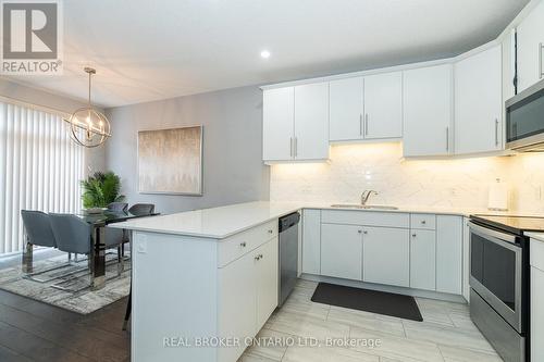 90 - 2070 Meadowgate Boulevard, London, ON - Indoor Photo Showing Kitchen With Upgraded Kitchen