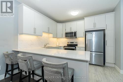 90 - 2070 Meadowgate Boulevard, London, ON - Indoor Photo Showing Kitchen With Upgraded Kitchen