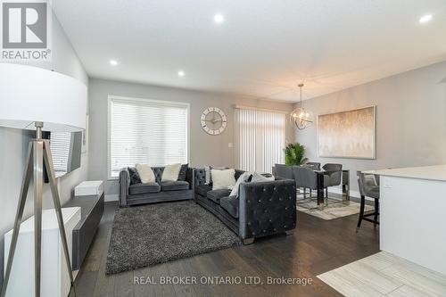 90 - 2070 Meadowgate Boulevard, London, ON - Indoor Photo Showing Living Room