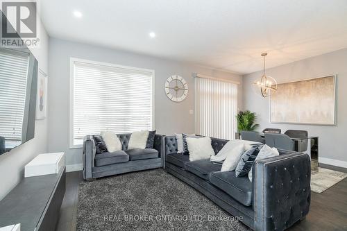 90 - 2070 Meadowgate Boulevard, London, ON - Indoor Photo Showing Living Room