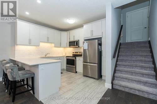 90 - 2070 Meadowgate Boulevard, London, ON - Indoor Photo Showing Kitchen With Upgraded Kitchen