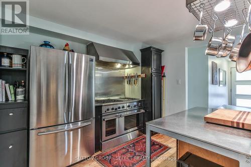 210 Ridgewood Crescent, London, ON - Indoor Photo Showing Kitchen