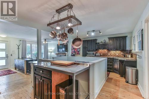 210 Ridgewood Crescent, London, ON - Indoor Photo Showing Kitchen With Upgraded Kitchen