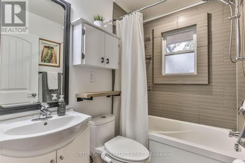 210 Ridgewood Crescent, London, ON - Indoor Photo Showing Bathroom