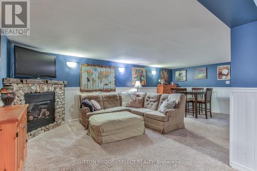 210 Ridgewood Crescent, London, ON - Indoor Photo Showing Living Room With Fireplace