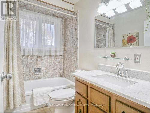 204 Tremont Road, London, ON - Indoor Photo Showing Bathroom