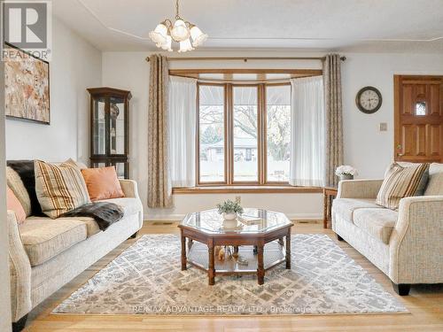 204 Tremont Road, London, ON - Indoor Photo Showing Living Room