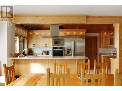 8100, 8104 Silver Star Road, Vernon, BC - Indoor Photo Showing Kitchen