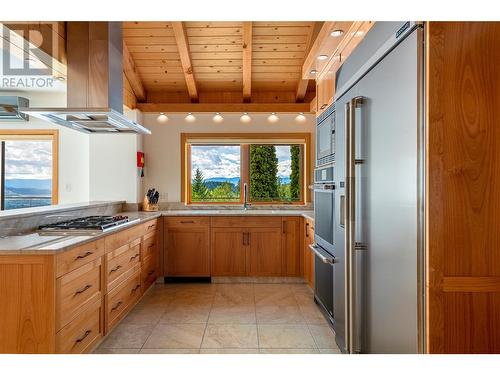 8100, 8104 Silver Star Road, Vernon, BC - Indoor Photo Showing Kitchen