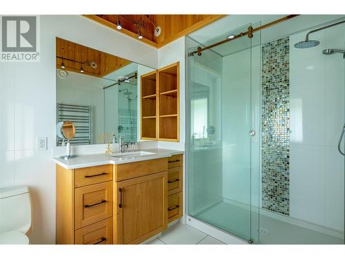 8100, 8104 Silver Star Road, Vernon, BC - Indoor Photo Showing Bathroom