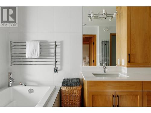 8100, 8104 Silver Star Road, Vernon, BC - Indoor Photo Showing Bathroom