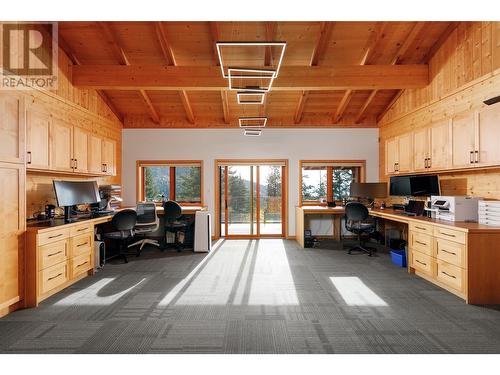 8100, 8104 Silver Star Road, Vernon, BC - Indoor Photo Showing Kitchen