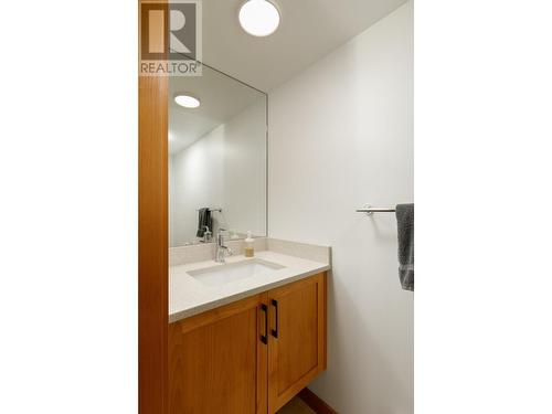 8100, 8104 Silver Star Road, Vernon, BC - Indoor Photo Showing Bathroom