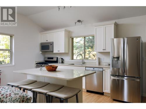 8100, 8104 Silver Star Road, Vernon, BC - Indoor Photo Showing Kitchen