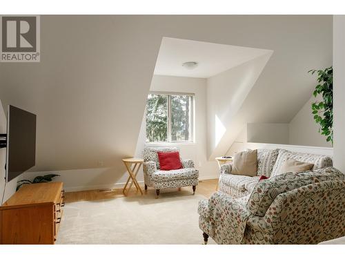 8100, 8104 Silver Star Road, Vernon, BC - Indoor Photo Showing Bedroom