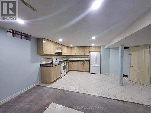 Bsmt - 5538 Turney Drive, Mississauga, ON - Indoor Photo Showing Kitchen