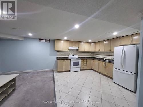 Bsmt - 5538 Turney Drive, Mississauga, ON - Indoor Photo Showing Kitchen