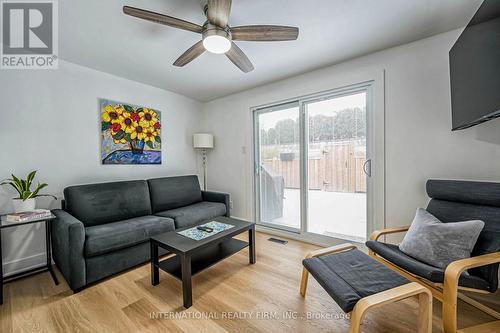 26 Dellbrook Crescent, Toronto, ON - Indoor Photo Showing Living Room