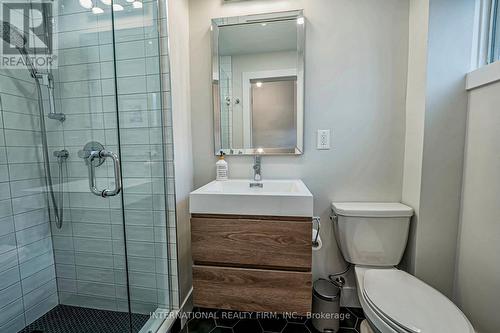 26 Dellbrook Crescent, Toronto, ON - Indoor Photo Showing Bathroom